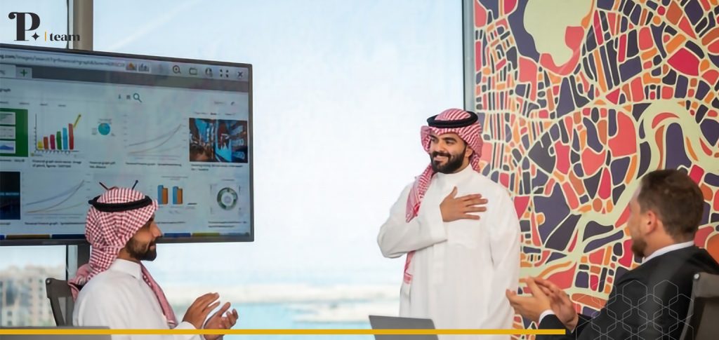 موظف سعودي داخل اجتماع عمل يتم التصفيق له